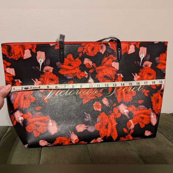 NWOT Victoria’s Secret Black Floral Barbiecore Rose Pattern Large Tote Bag - Picture 4 of 13